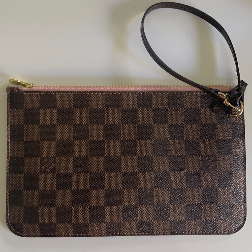 LV pouchette